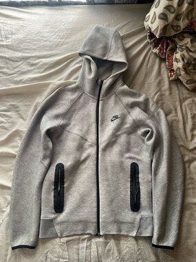 Nike tech fleece gray